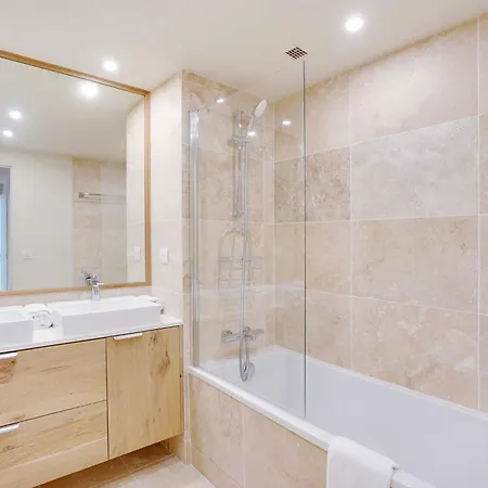 Modern - 4p- Eiffel Tower * Paříž